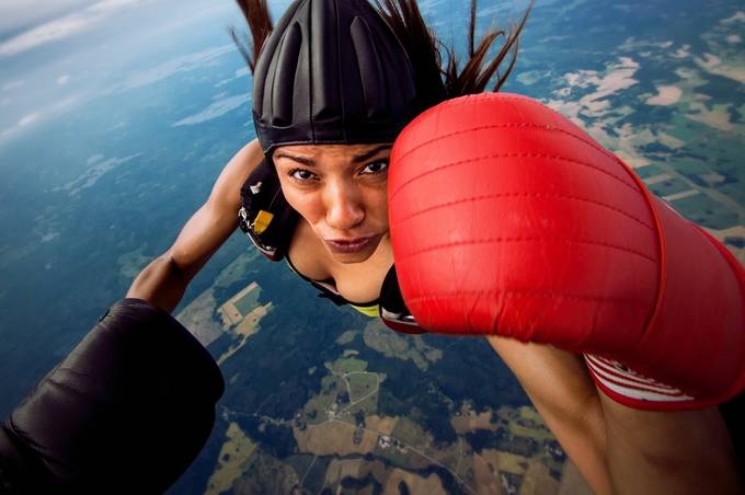 Boxing Skydiving Girl by duelago
