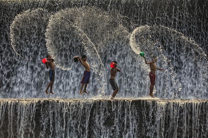 Splashing Time by nyomancolinxsundra - People and Water Photo Contest