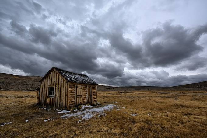Lonely Cabin by clownsonvelvet - Cabins and Huts Photo Contest