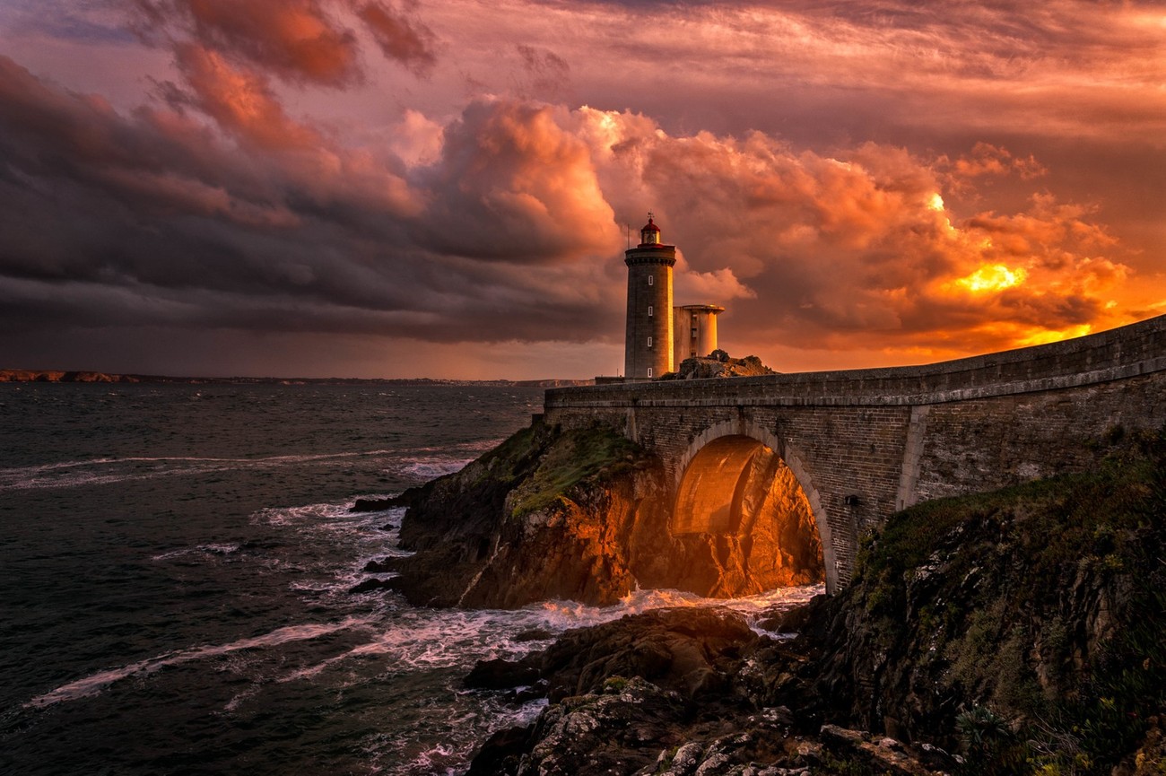 Dramatic Light In Nature Photo Contest Winners