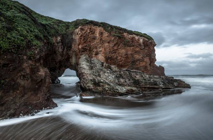 The Hole by fronteras - Majestic Cliffs Photo Contest
