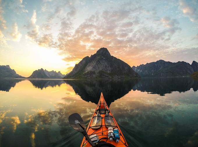 16 Photos Showing The Zen Of Kayaking