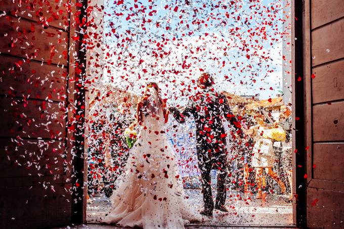 Wedding confetti cannons by alessandroavenali - Impactful Images Photo Contest