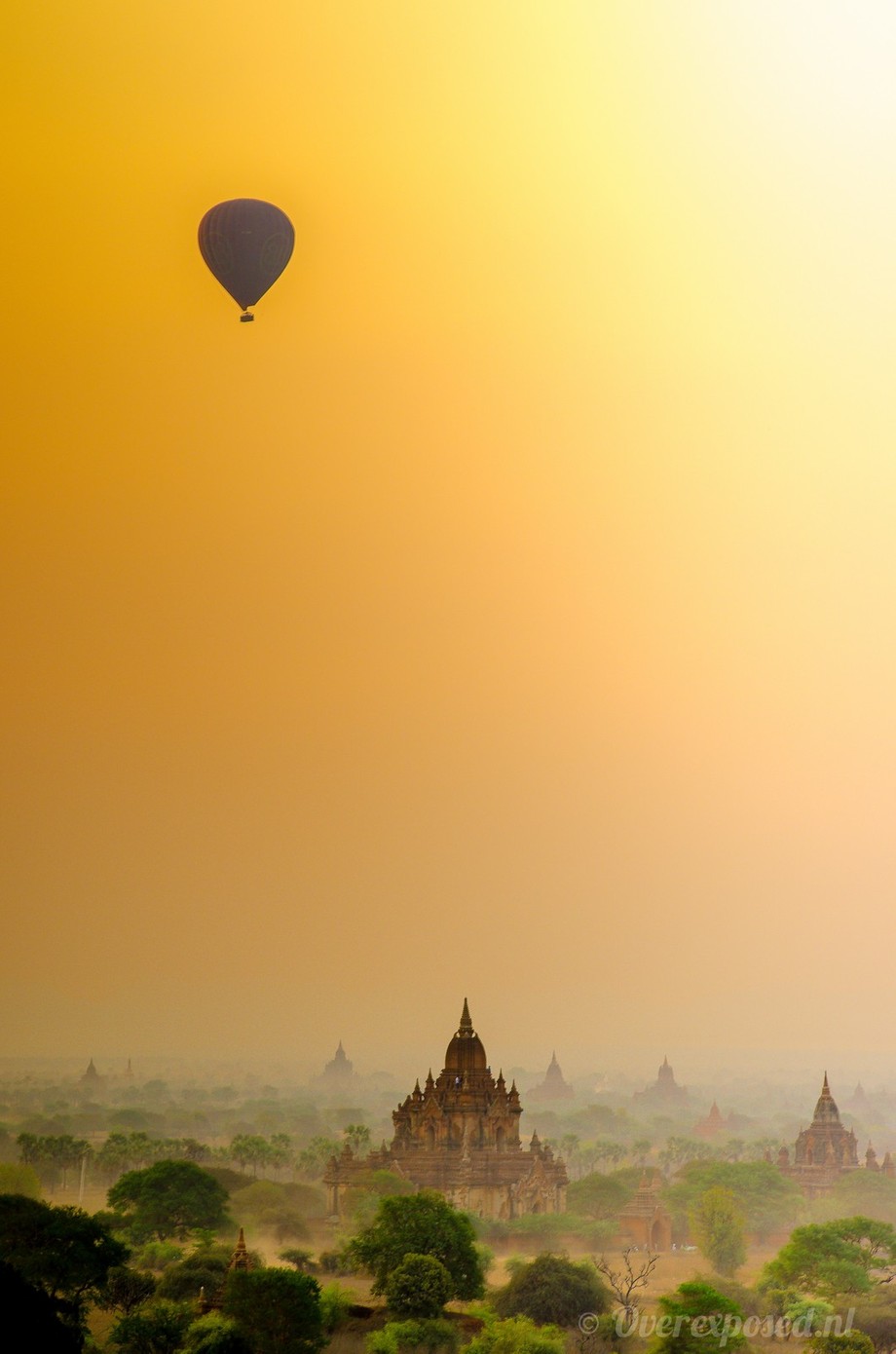 Bagan-Balloon by russellpearson