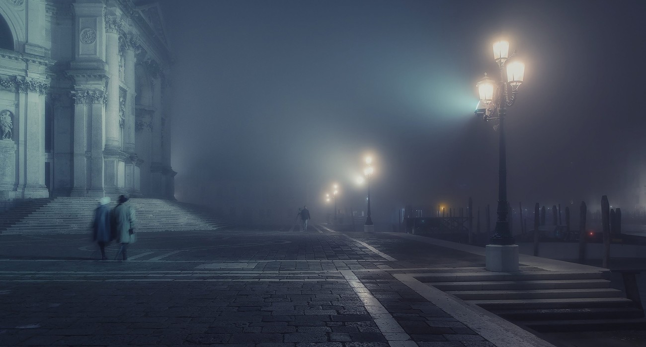 33+ Mysterious Shots Of Cities And Fog You Got To See