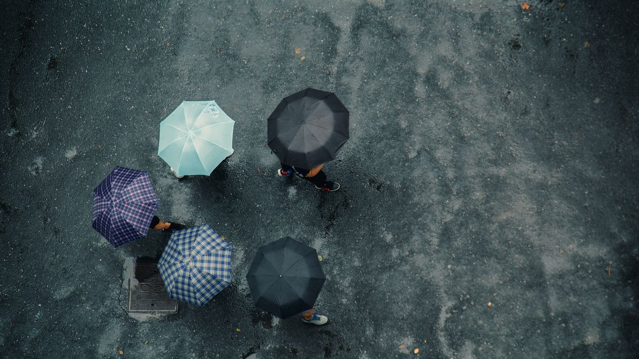 49 Awesome And Rainy Shots From The City