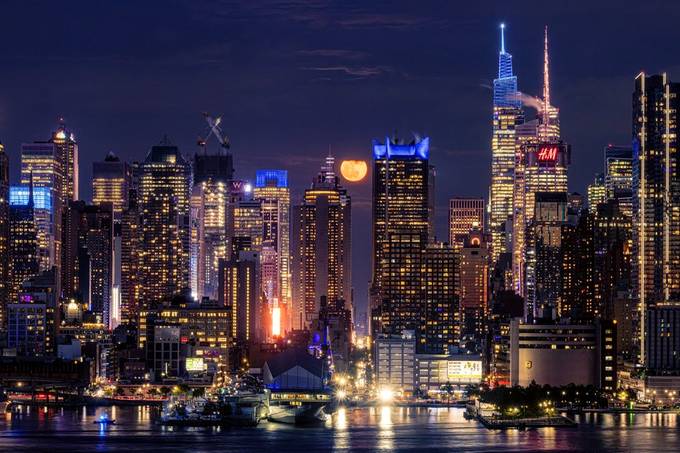 How to Capture a Manhattan moonrise